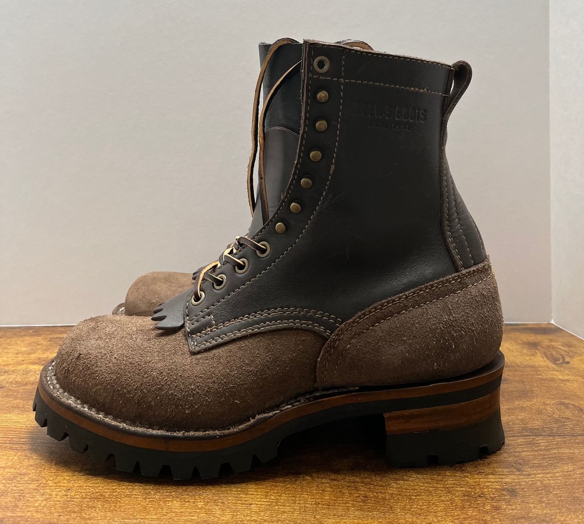 Photo by tosh on December 5, 2023 of the Drew's Boots 8-Inch Logger in Brown Combo.