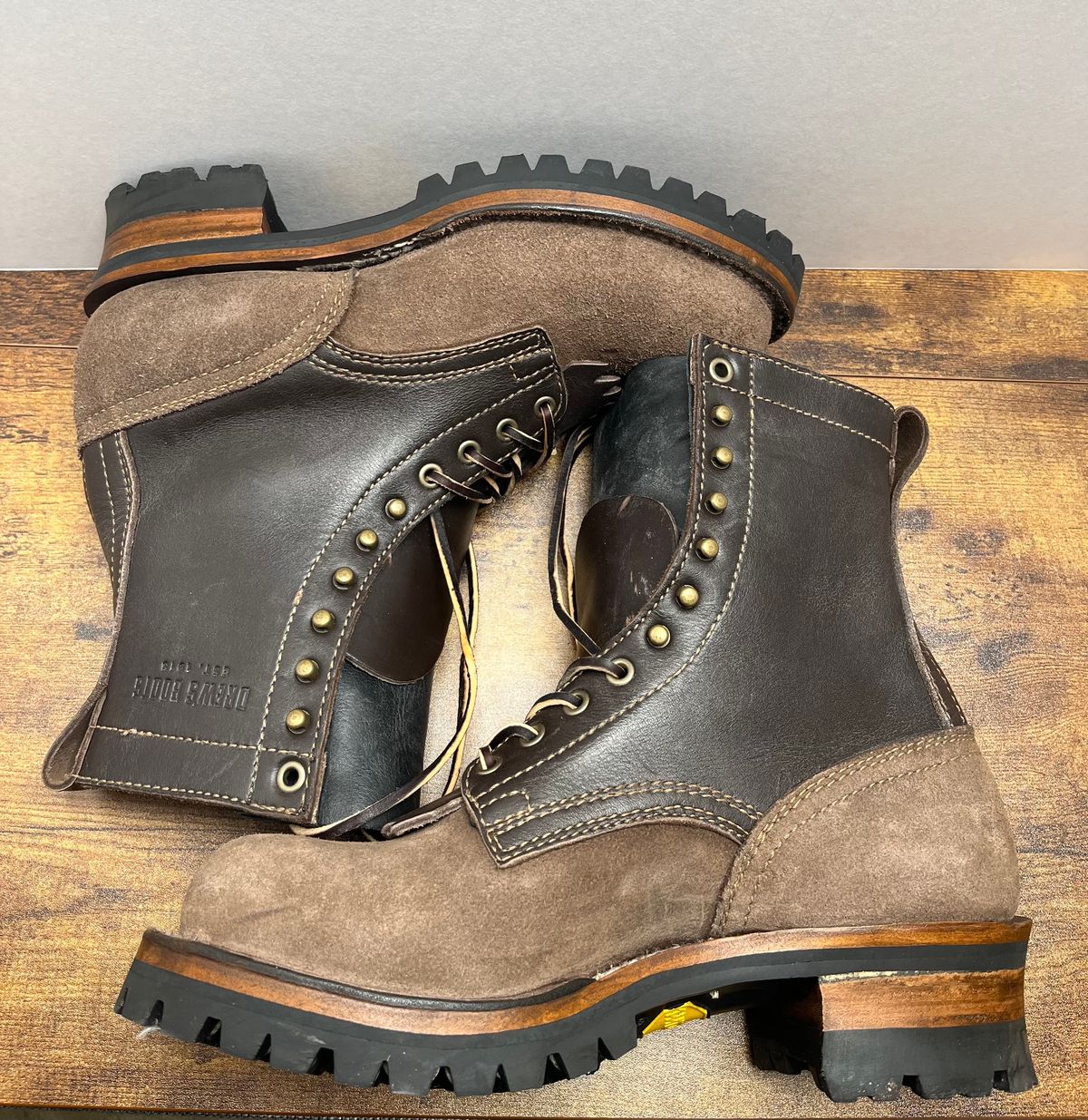Photo by tosh on January 2, 2024 of the Drew's Boots 8-Inch Logger in Brown Combo.