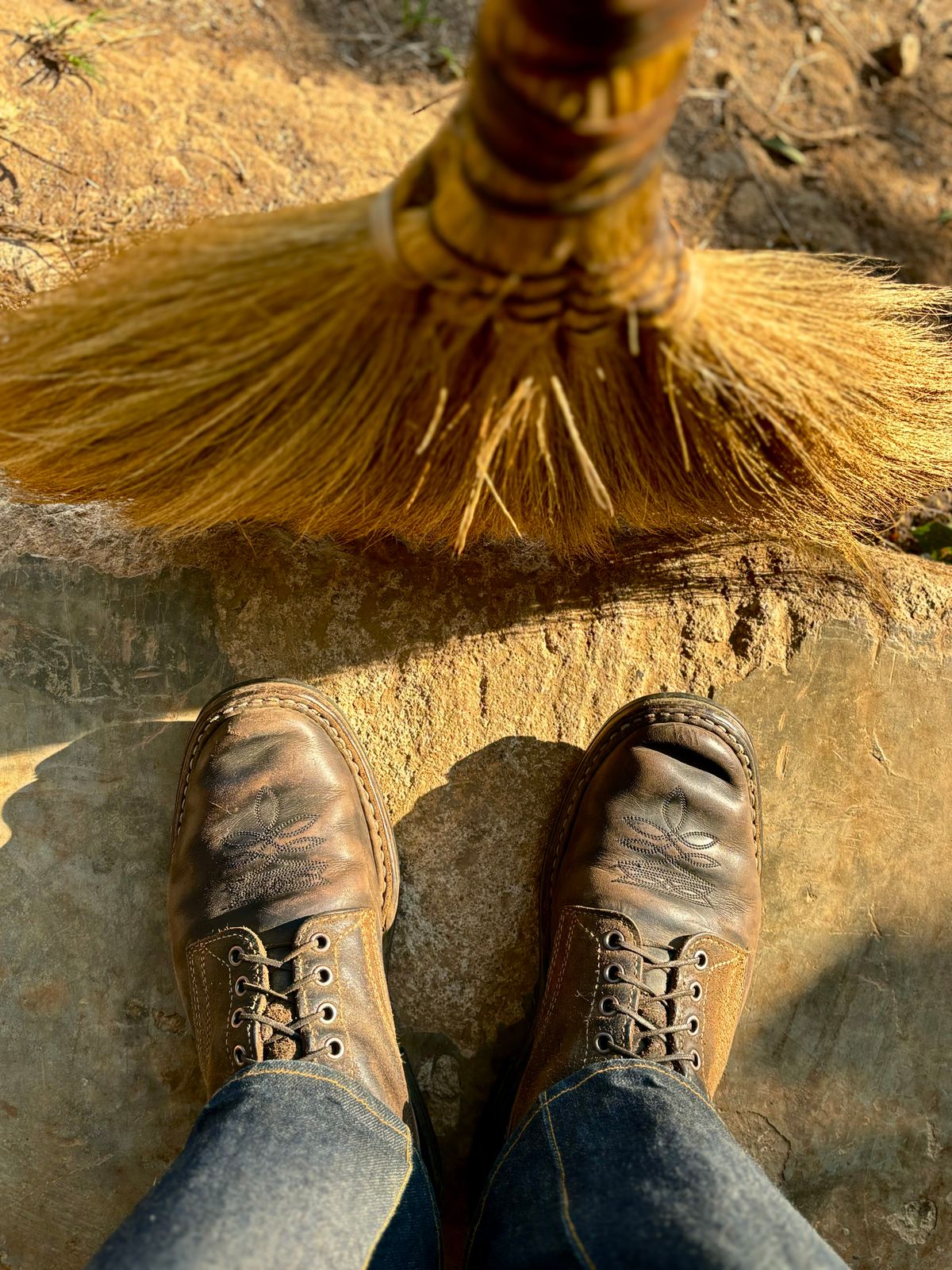 Photo by reothich on March 8, 2024 of the White's Farmer/Rancher in Horween Black Horsehide & Black Waxed Flesh.