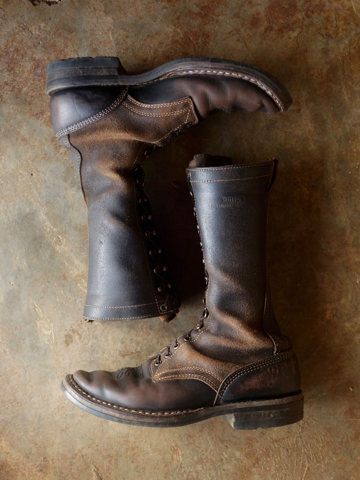 Photo by reothich on April 3, 2024 of the White's Farmer/Rancher in Horween Black Horsehide & Black Waxed Flesh.