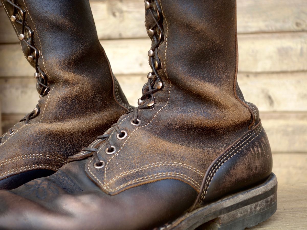 Photo by reothich on April 7, 2024 of the White's Farmer/Rancher in Horween Black Horsehide & Black Waxed Flesh.