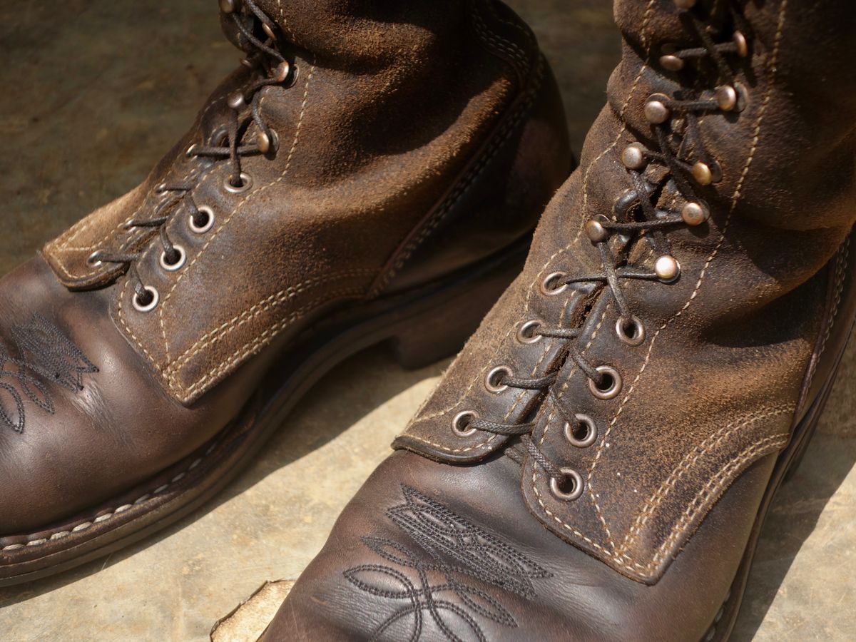 Photo by reothich on April 7, 2024 of the White's Farmer/Rancher in Horween Black Horsehide & Black Waxed Flesh.