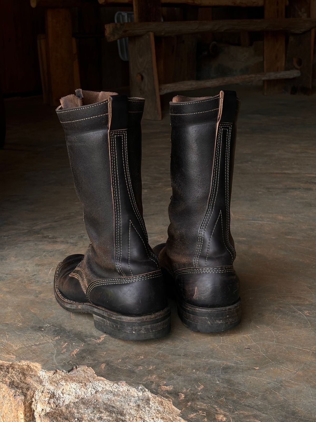Photo by reothich on January 3, 2024 of the White's Farmer/Rancher in Horween Black Horsehide & Black Waxed Flesh.