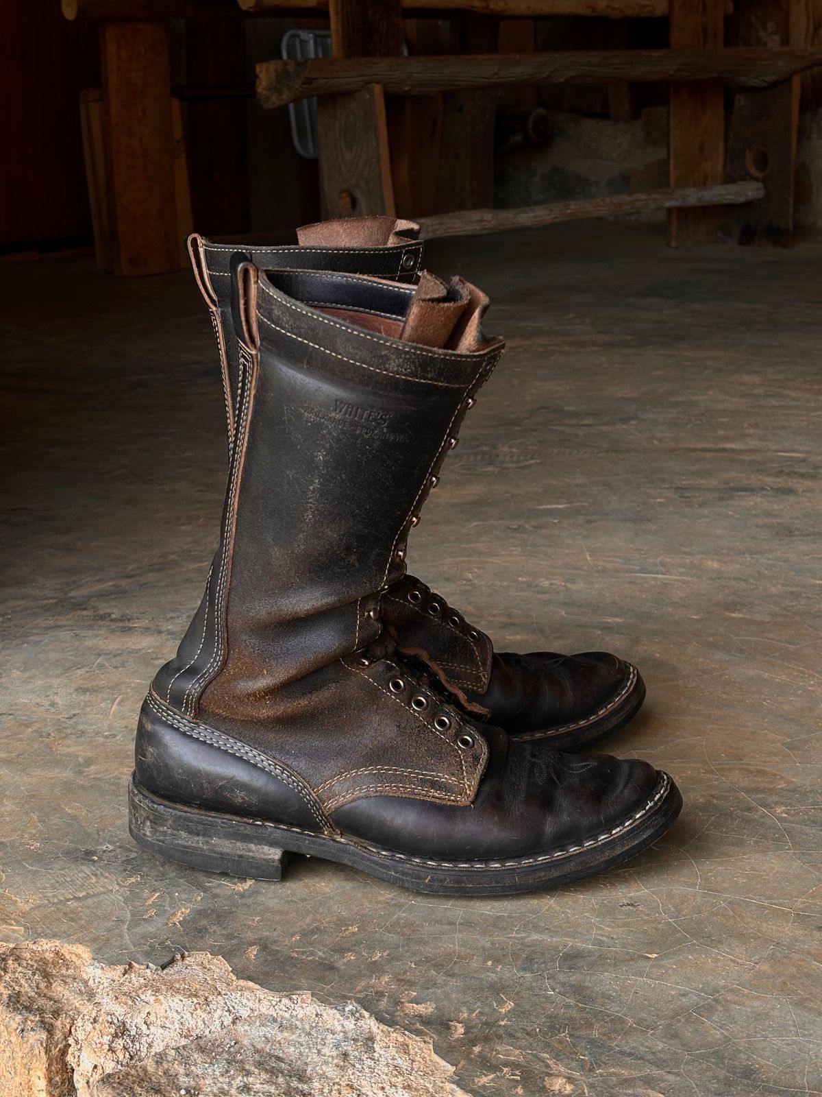 Photo by reothich on January 3, 2024 of the White's Farmer/Rancher in Horween Black Horsehide & Black Waxed Flesh.