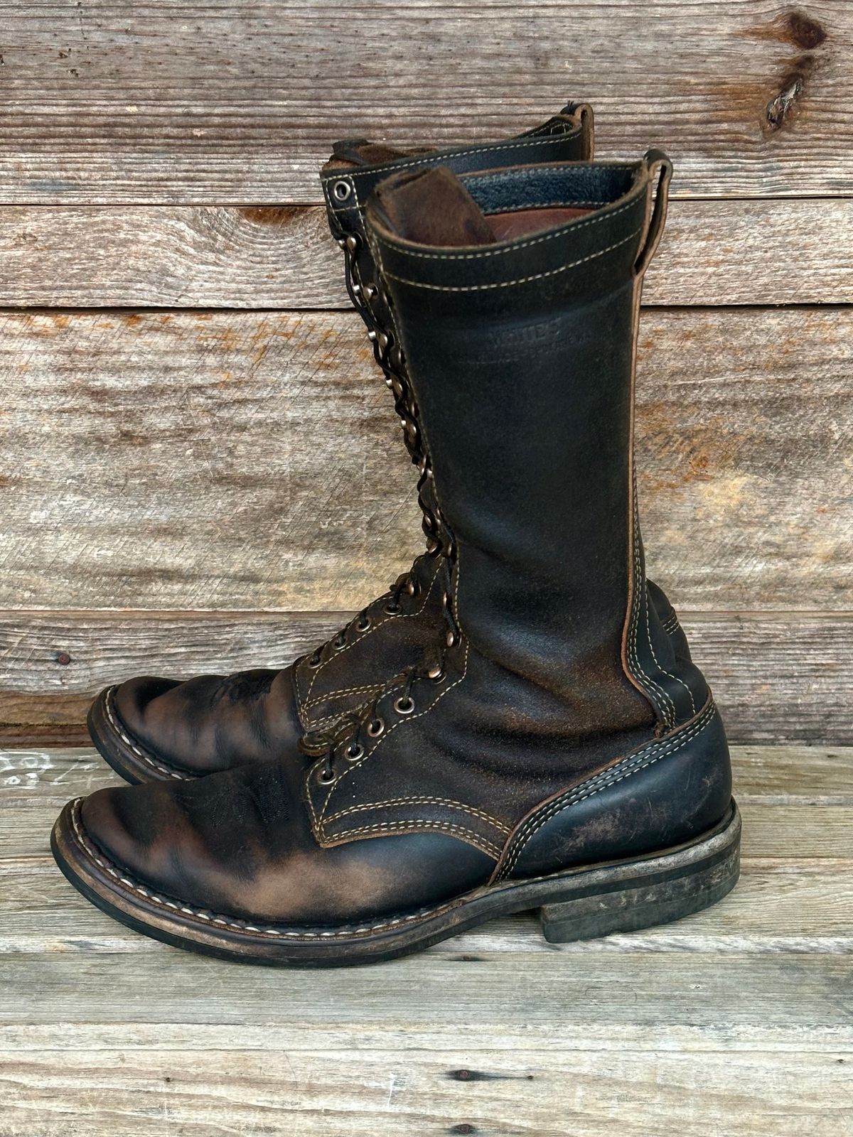 Photo by reothich on February 4, 2024 of the White's Farmer/Rancher in Horween Black Horsehide & Black Waxed Flesh.