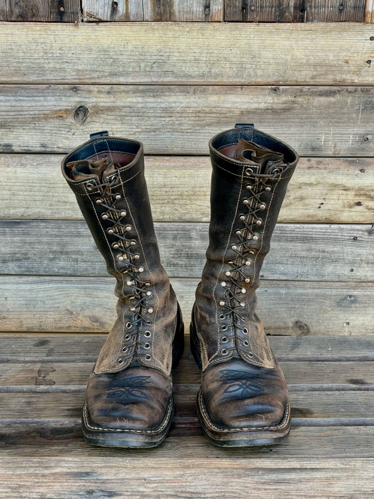 Photo by reothich on March 2, 2024 of the White's Farmer/Rancher in Horween Black Horsehide & Black Waxed Flesh.