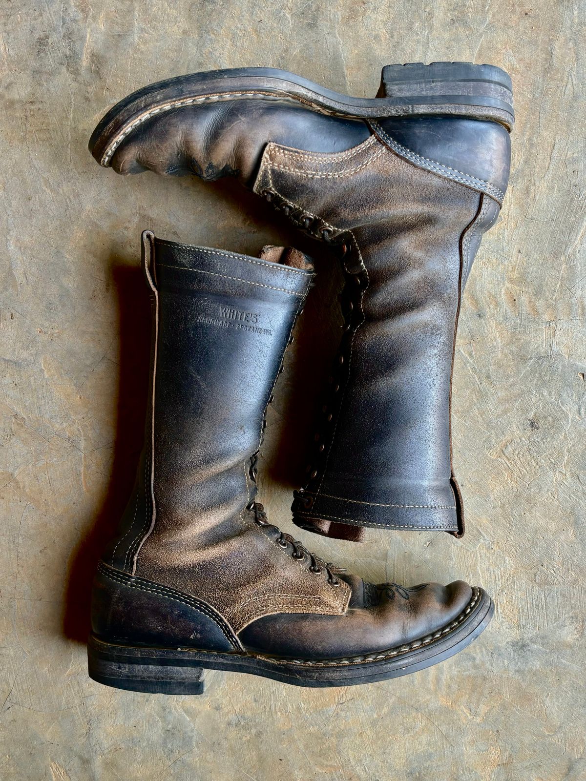 Photo by reothich on March 2, 2024 of the White's Farmer/Rancher in Horween Black Horsehide & Black Waxed Flesh.