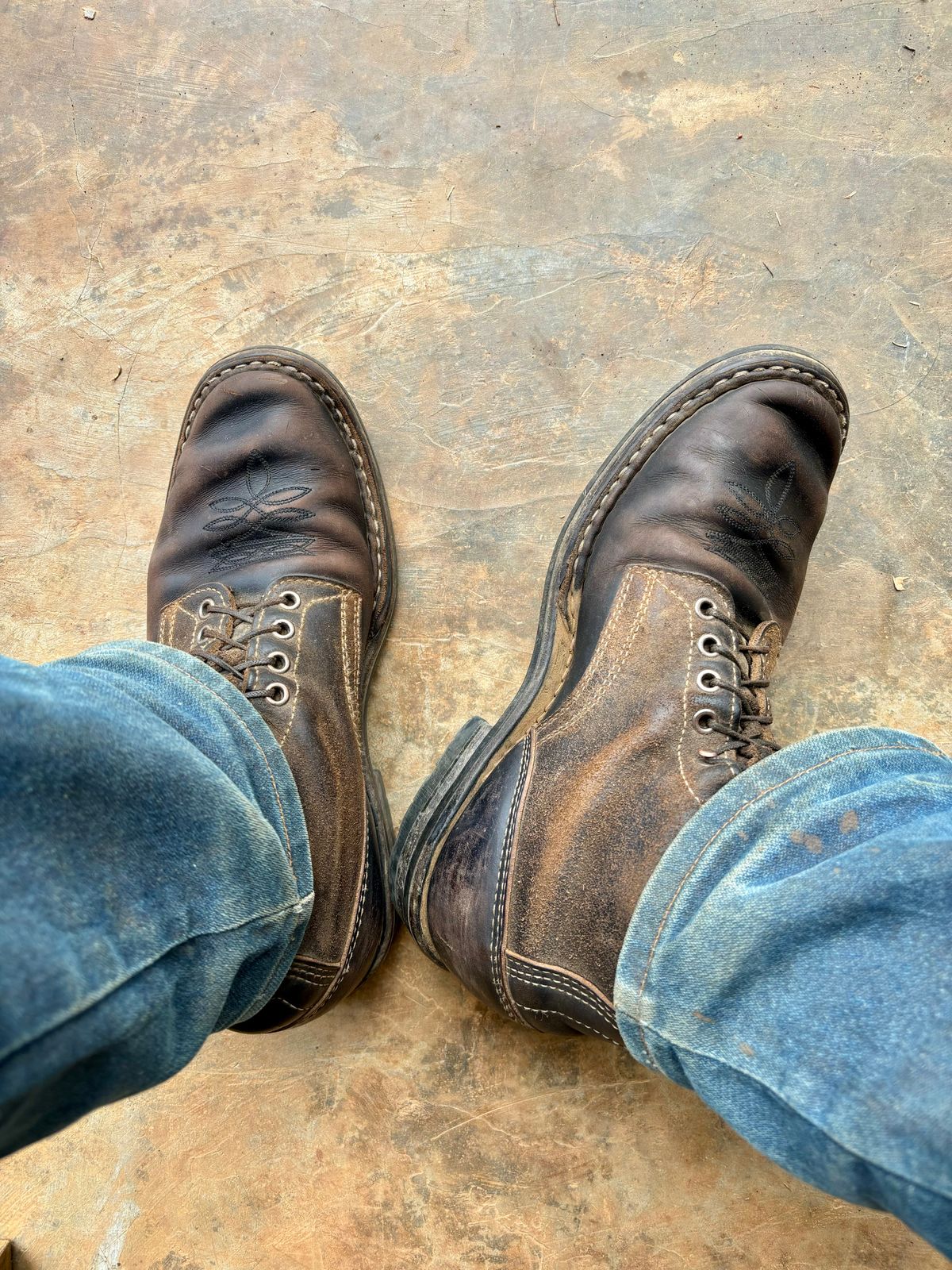 Photo by reothich on March 6, 2024 of the White's Farmer/Rancher in Horween Black Horsehide & Black Waxed Flesh.