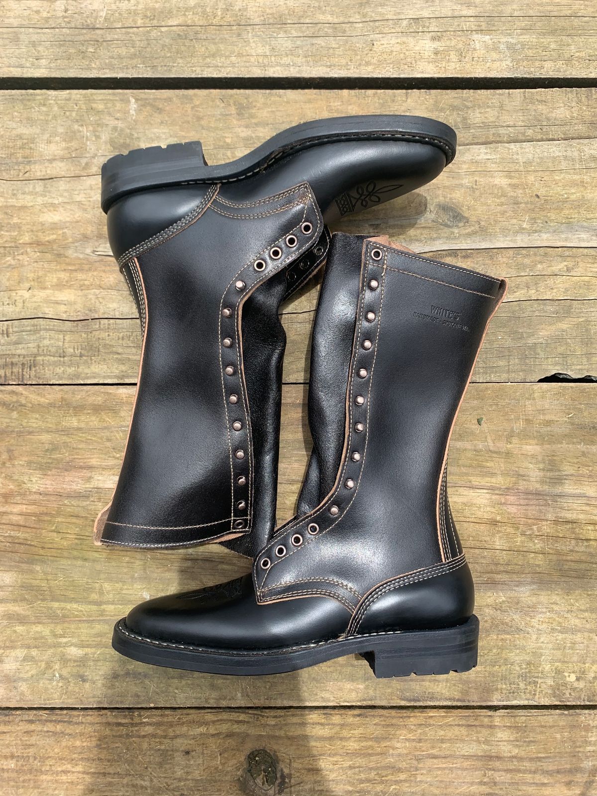 Photo by reothich on October 1, 2023 of the White's Farmer/Rancher in Horween Black Horsehide & Black Waxed Flesh.