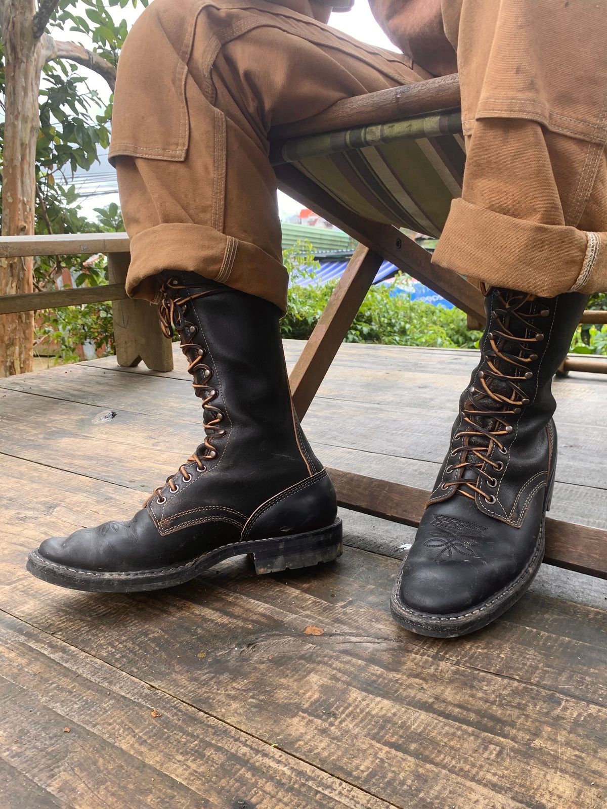 Photo by reothich on October 3, 2023 of the White's Farmer/Rancher in Horween Black Horsehide & Black Waxed Flesh.