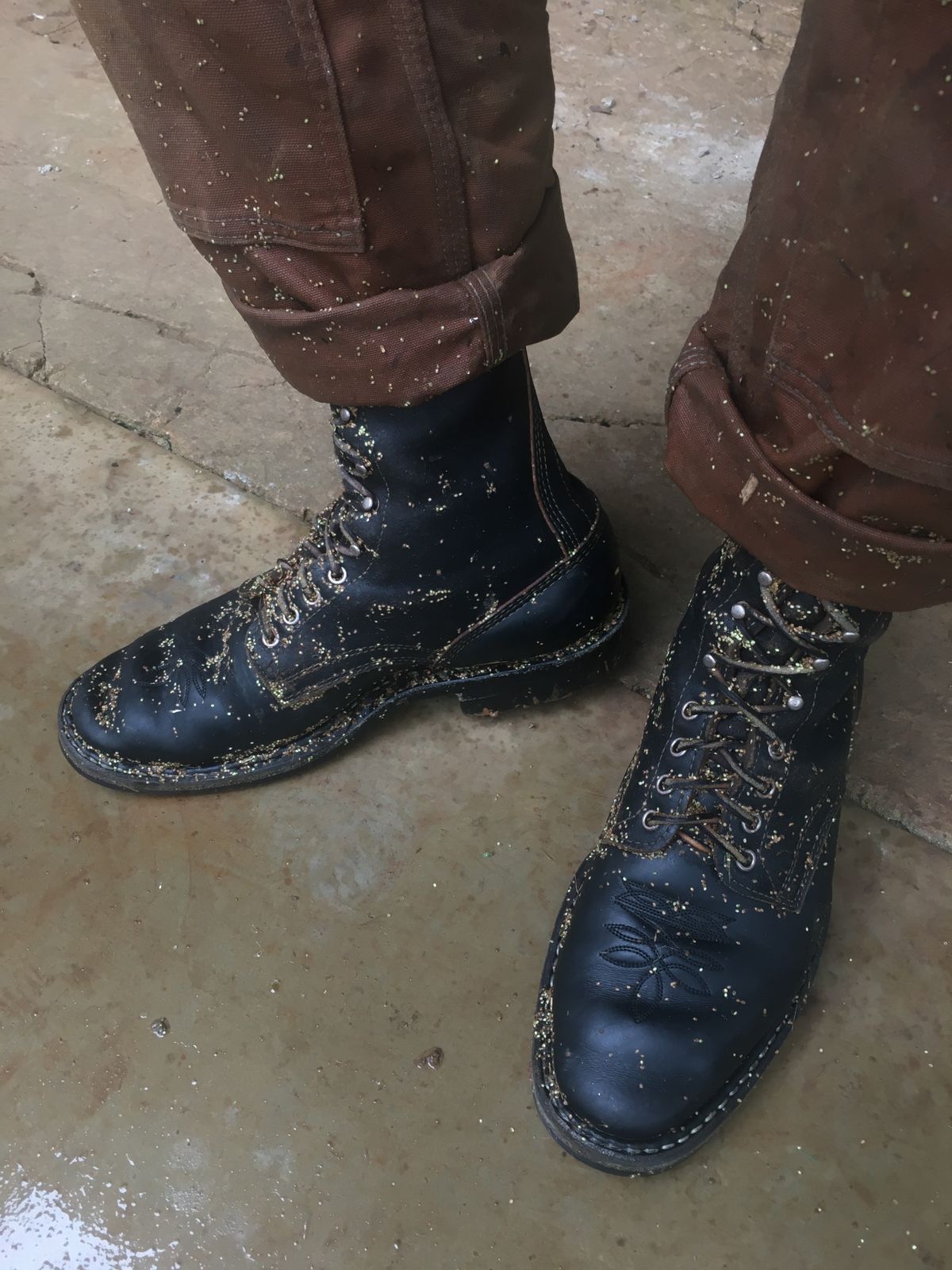 Photo by reothich on October 9, 2023 of the White's Farmer/Rancher in Horween Black Horsehide & Black Waxed Flesh.