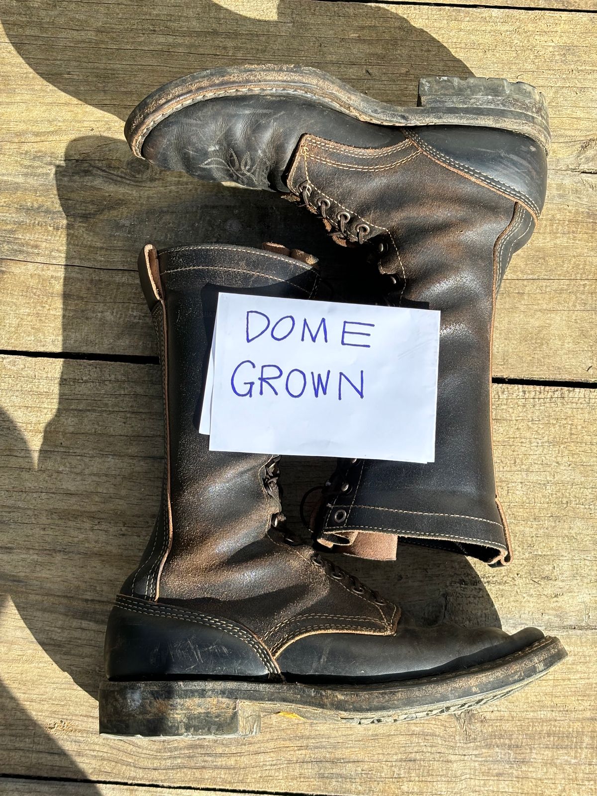 Photo by reothich on November 4, 2023 of the White's Farmer/Rancher in Horween Black Horsehide & Black Waxed Flesh.