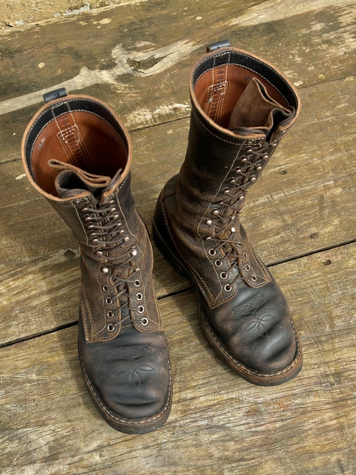 Photo by reothich on December 4, 2023 of the White's Farmer/Rancher in Horween Black Horsehide & Black Waxed Flesh.