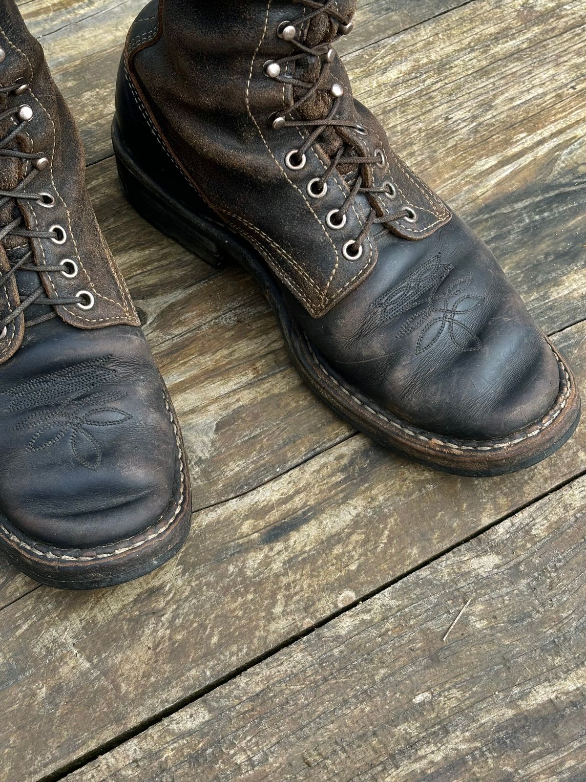 Photo by reothich on December 4, 2023 of the White's Farmer/Rancher in Horween Black Horsehide & Black Waxed Flesh.