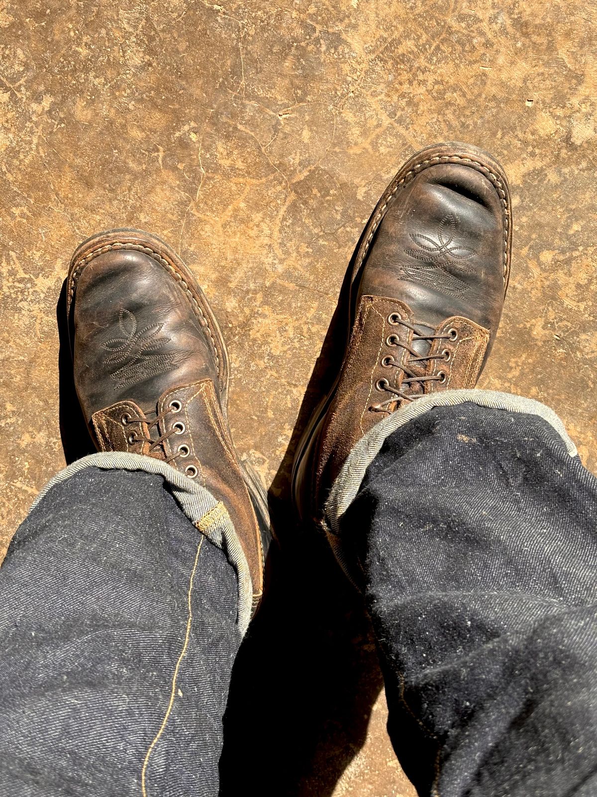 Photo by reothich on December 7, 2023 of the White's Farmer/Rancher in Horween Black Horsehide & Black Waxed Flesh.