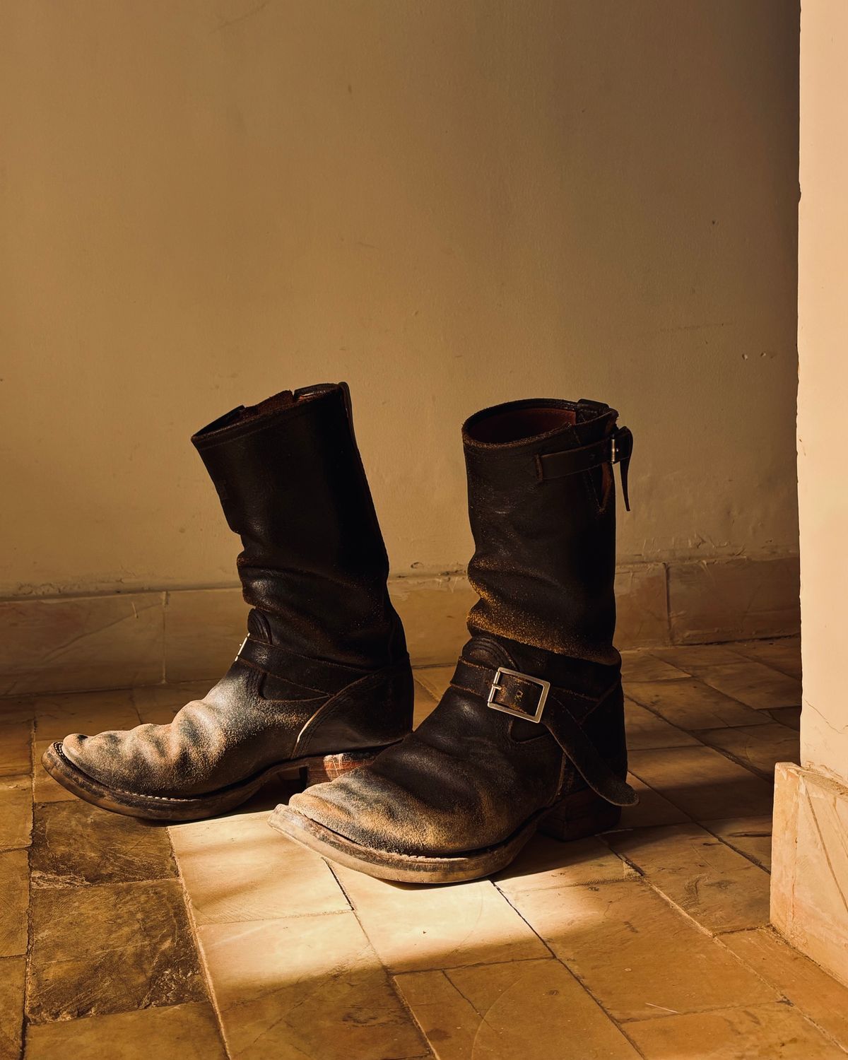 Photo by reothich on March 18, 2026 of the Wesco Wesco / x S&S Quick Striker in Horween Dark Olive Waxed Flesh.