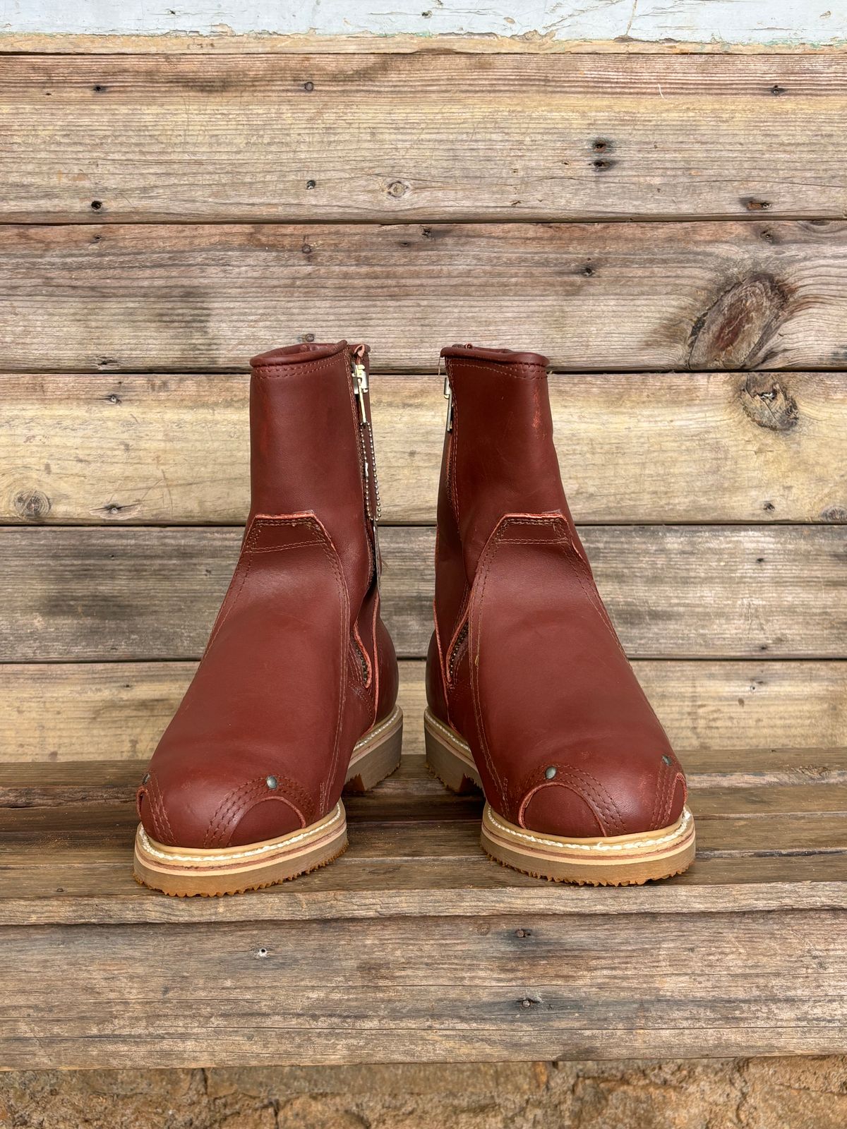 Photo by reothich on November 5, 2025 of the Carolina 390 in Red Dog Leather.