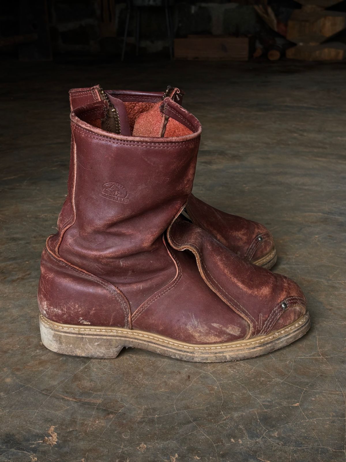 Photo by reothich on December 2, 2025 of the Carolina 390 in Red Dog Leather.