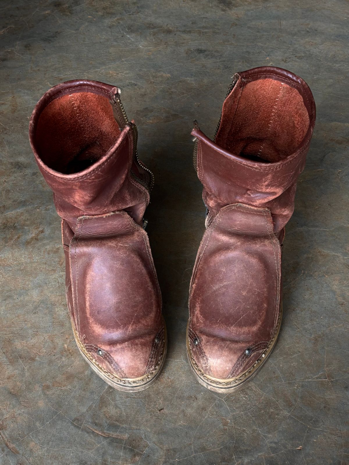 Photo by reothich on December 2, 2025 of the Carolina 390 in Red Dog Leather.