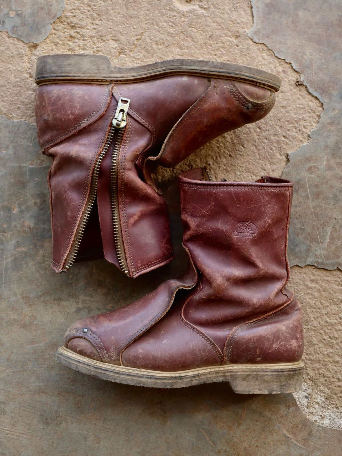 Photo by reothich on January 5, 2026 of the Carolina 390 in Red Dog Leather.