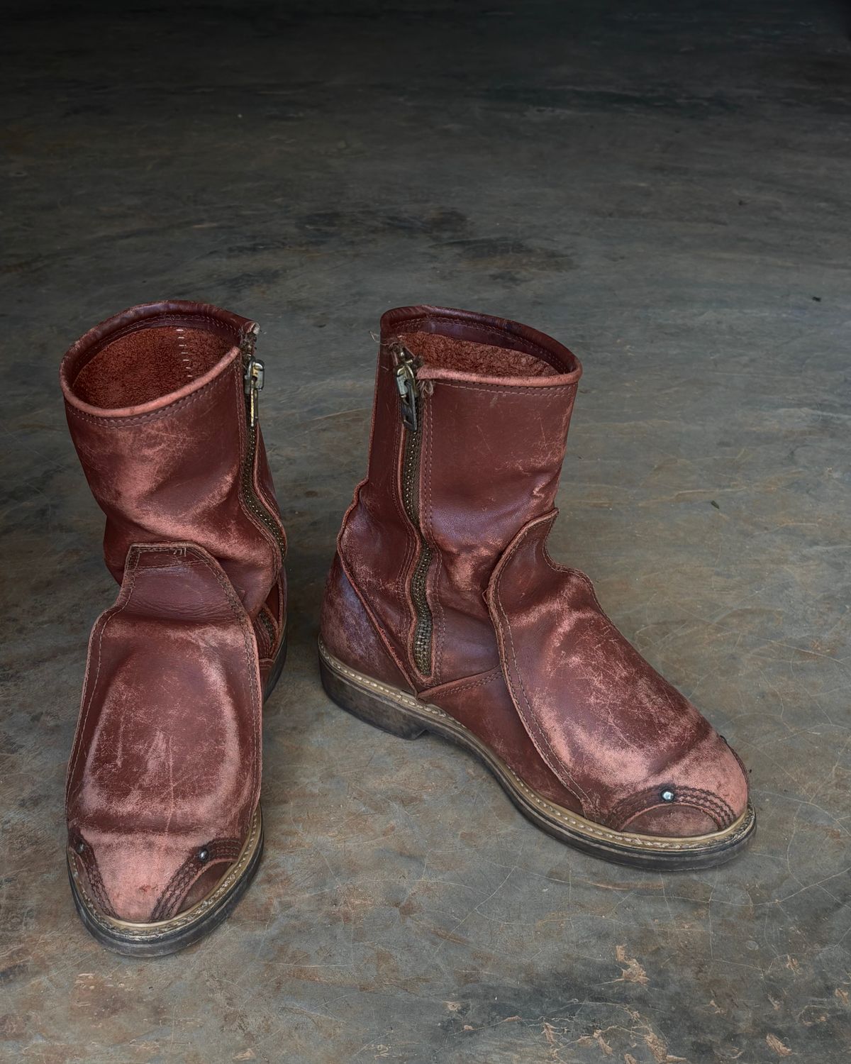 Photo by reothich on January 27, 2026 of the Carolina 390 in Red Dog Leather.