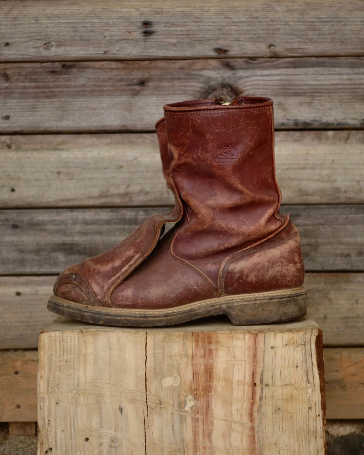 Photo by reothich on March 2, 2026 of the Carolina 390 in Red Dog Leather.