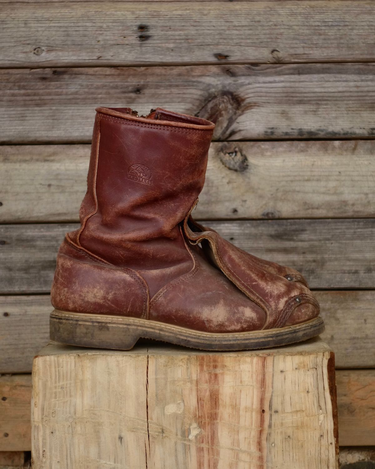 Photo by reothich on March 2, 2026 of the Carolina 390 in Red Dog Leather.