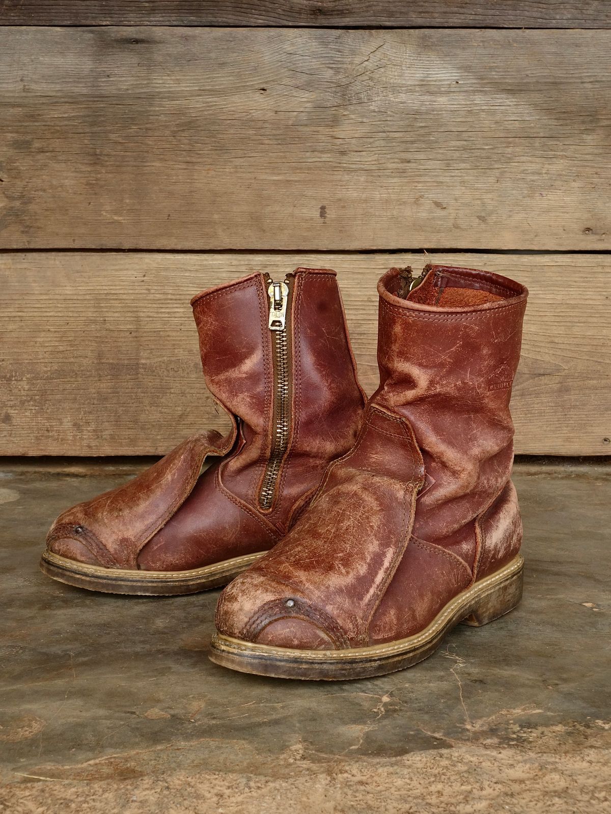 Photo by reothich on March 31, 2026 of the Carolina 390 in Red Dog Leather.