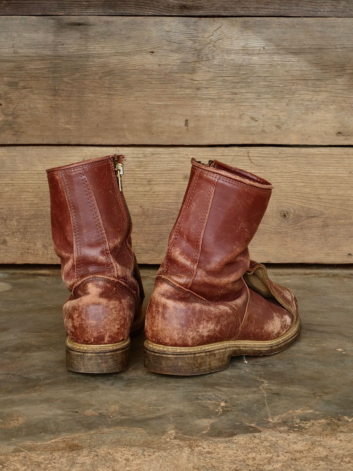 Photo by reothich on March 31, 2026 of the Carolina 390 in Red Dog Leather.