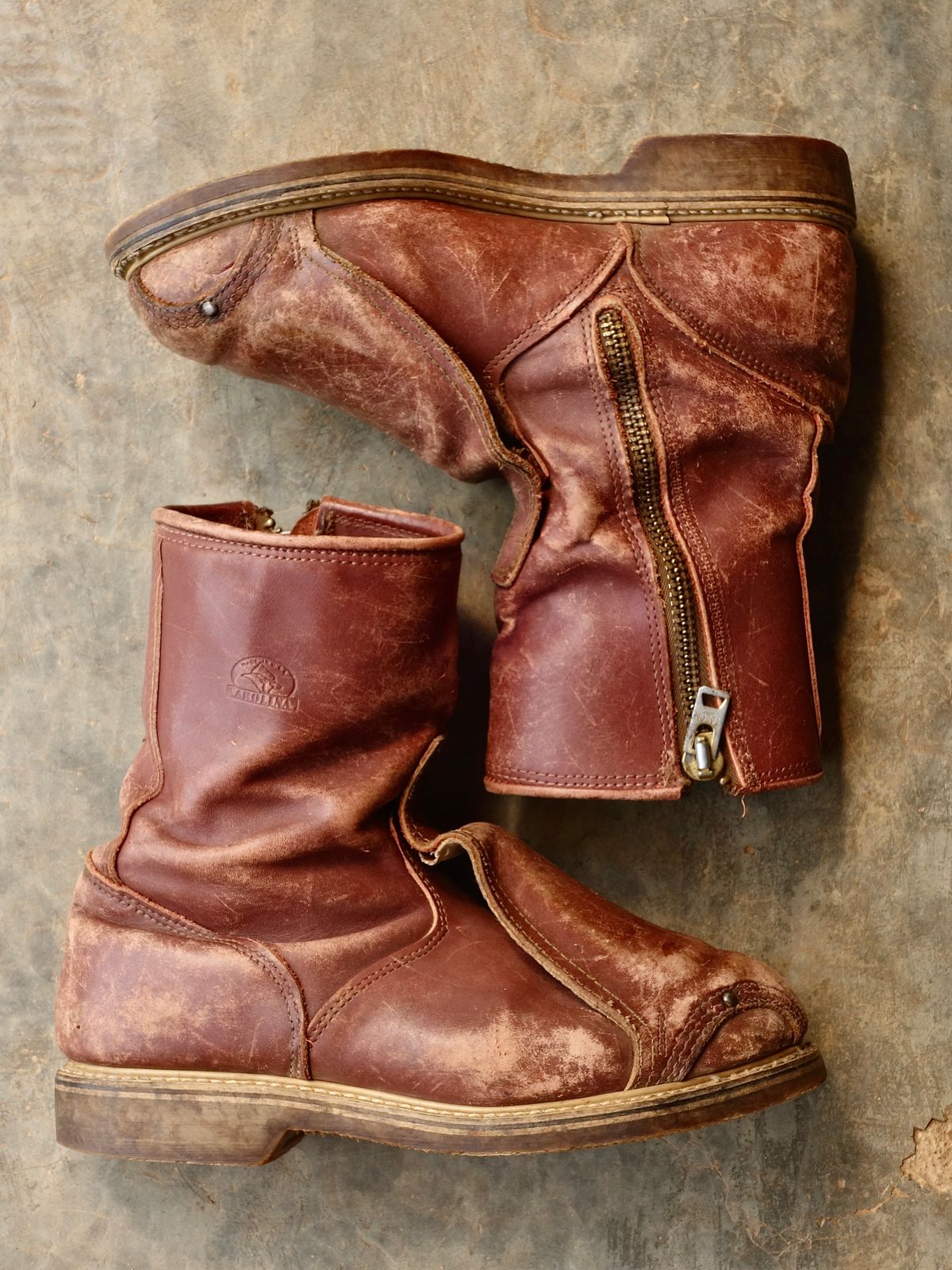 Photo by reothich on March 31, 2026 of the Carolina 390 in Red Dog Leather.