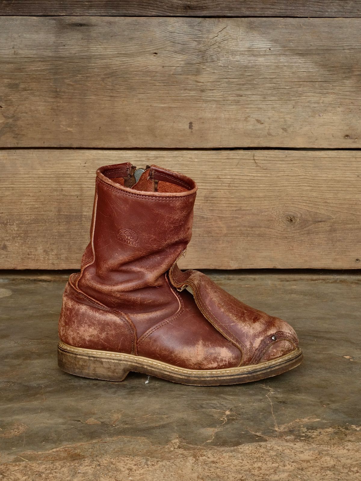 Photo by reothich on March 31, 2026 of the Carolina 390 in Red Dog Leather.