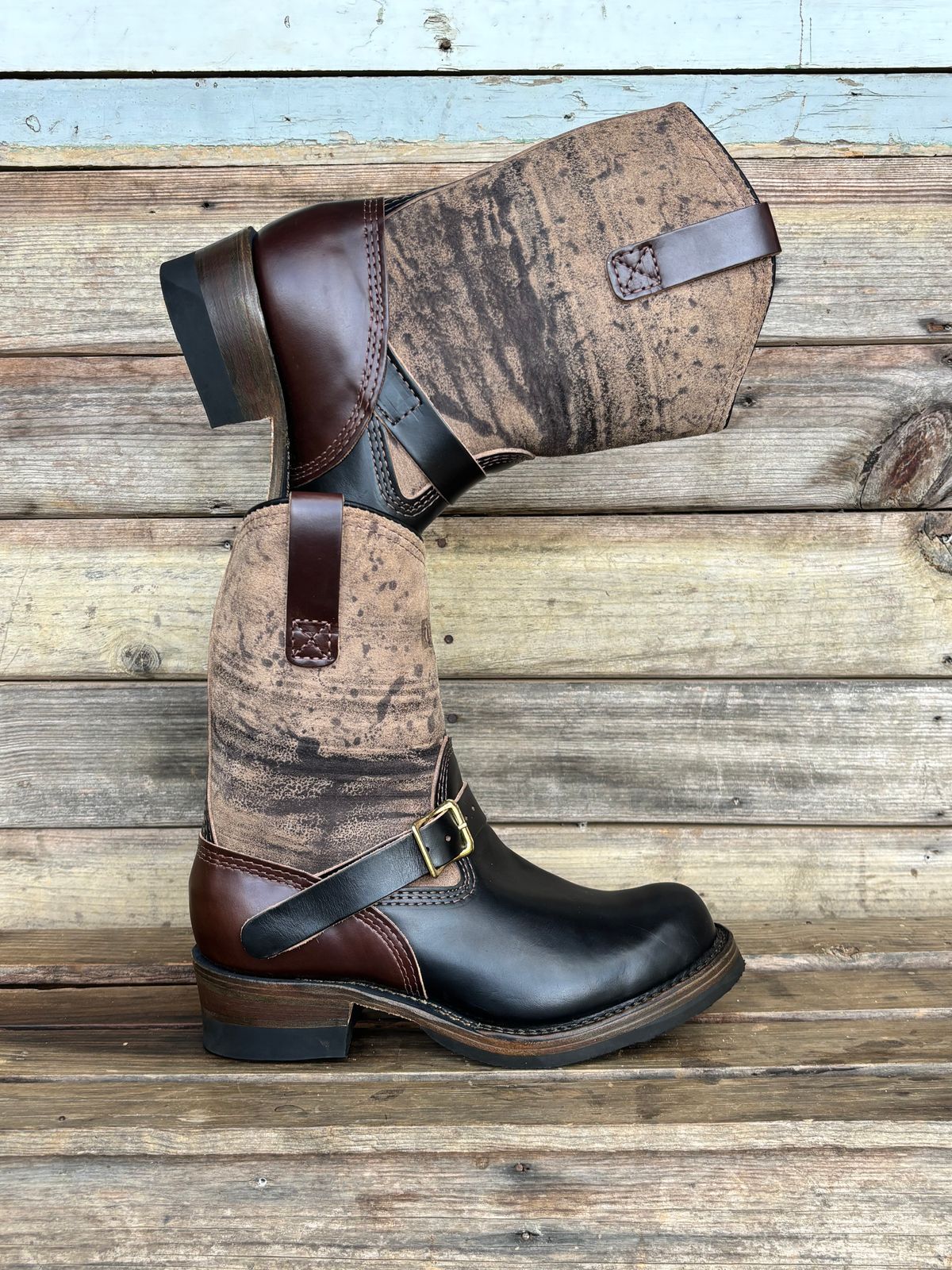 Photo by reothich on October 1, 2025 of the Wesco Morrison in Horween Black Chromexcel Horsehide & Horween Brown Chromexcel Horsehide.