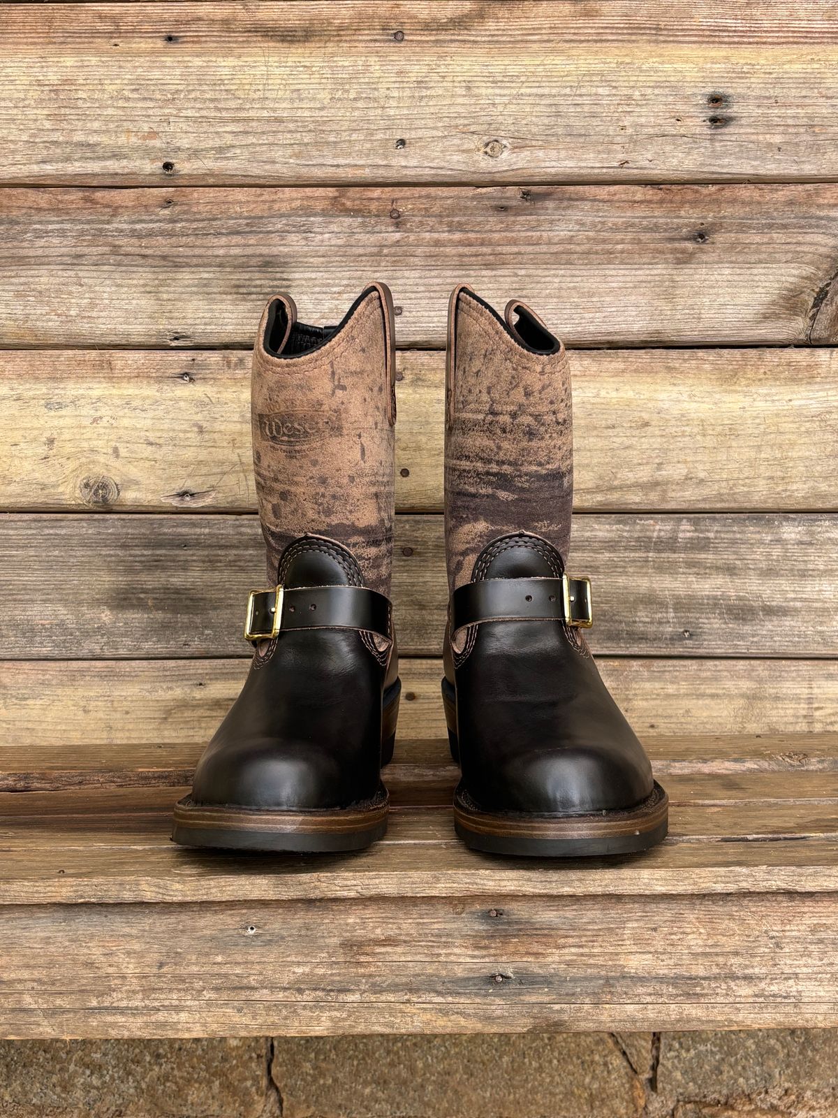 Photo by reothich on October 1, 2025 of the Wesco Morrison in Horween Black Chromexcel Horsehide & Horween Brown Chromexcel Horsehide.