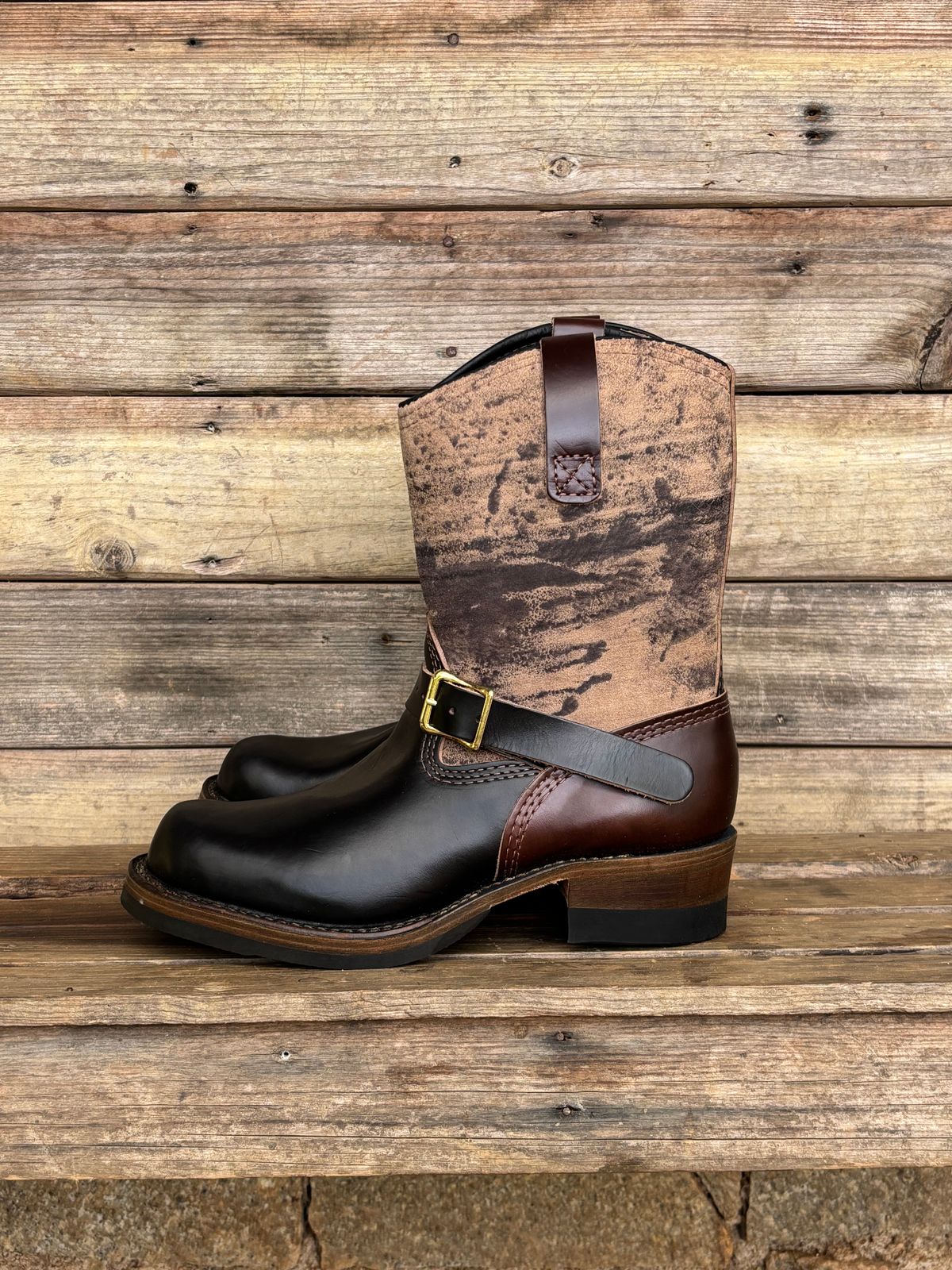 Photo by reothich on October 1, 2025 of the Wesco Morrison in Horween Black Chromexcel Horsehide & Horween Brown Chromexcel Horsehide.
