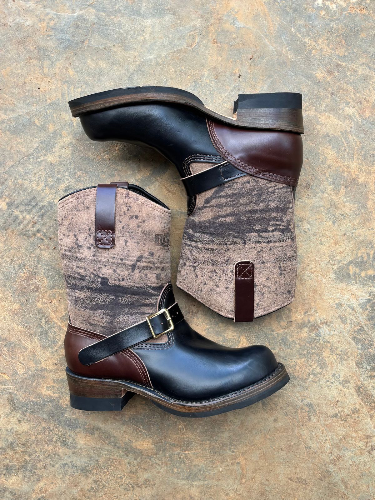 Photo by reothich on October 1, 2025 of the Wesco Morrison in Horween Black Chromexcel Horsehide & Horween Brown Chromexcel Horsehide.