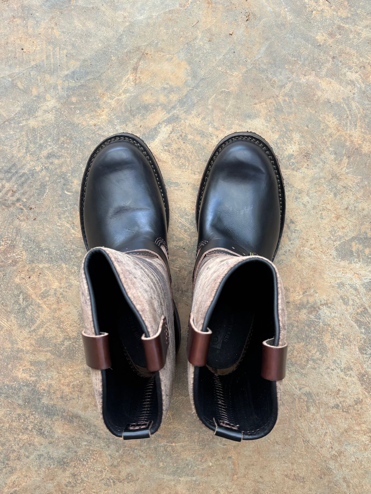 Photo by reothich on October 1, 2025 of the Wesco Morrison in Horween Black Chromexcel Horsehide & Horween Brown Chromexcel Horsehide.