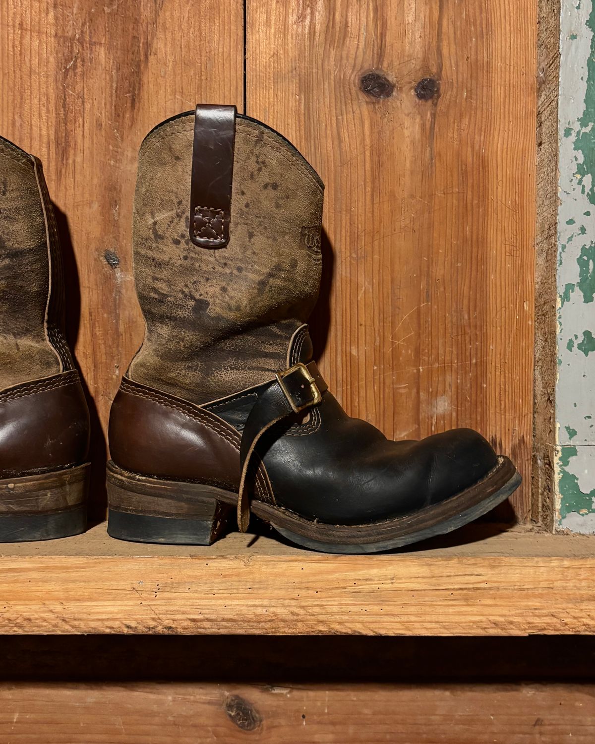 Photo by reothich on October 4, 2025 of the Wesco Morrison in Horween Black Chromexcel Horsehide & Horween Brown Chromexcel Horsehide.