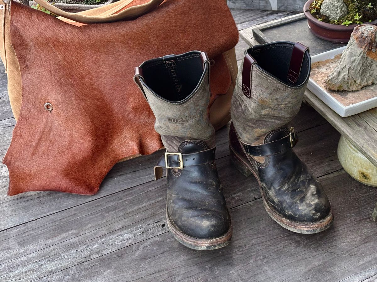 Photo by reothich on October 9, 2025 of the Wesco Morrison in Horween Black Chromexcel Horsehide & Horween Brown Chromexcel Horsehide.