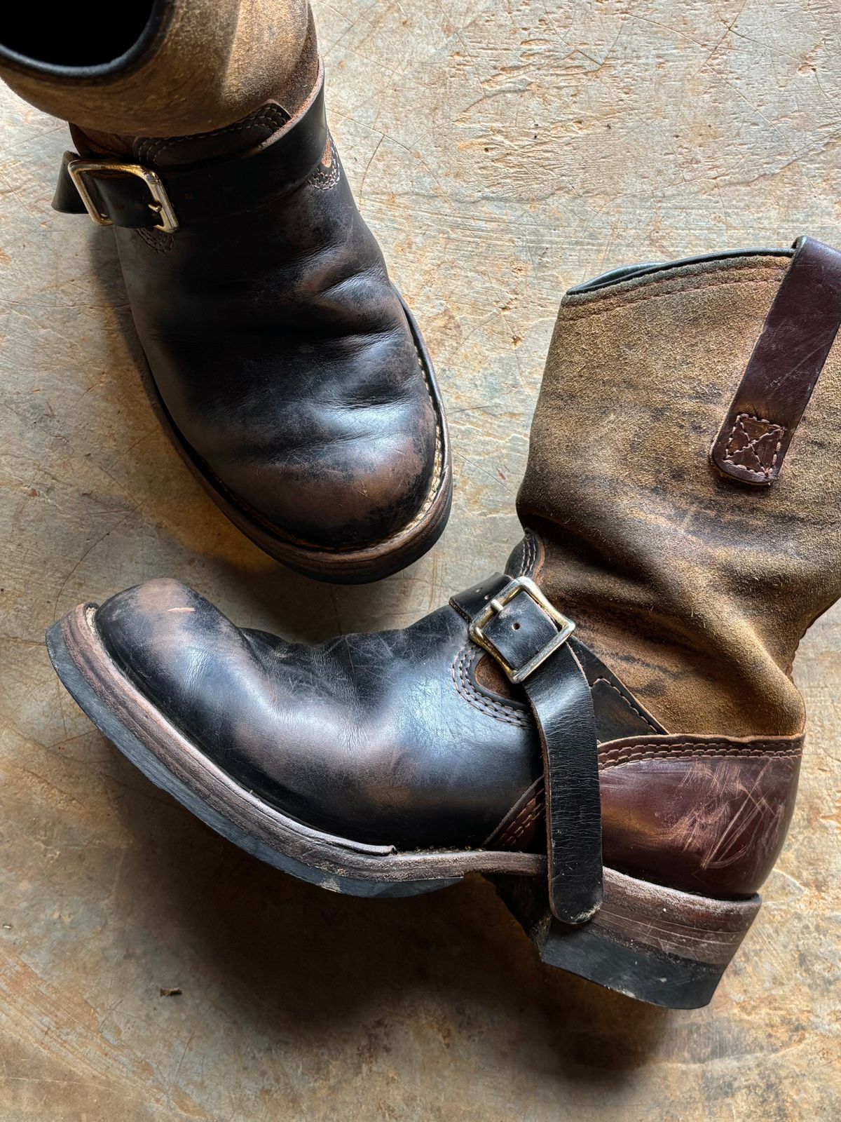 Photo by reothich on November 2, 2025 of the Wesco Morrison in Horween Black Chromexcel Horsehide & Horween Brown Chromexcel Horsehide.