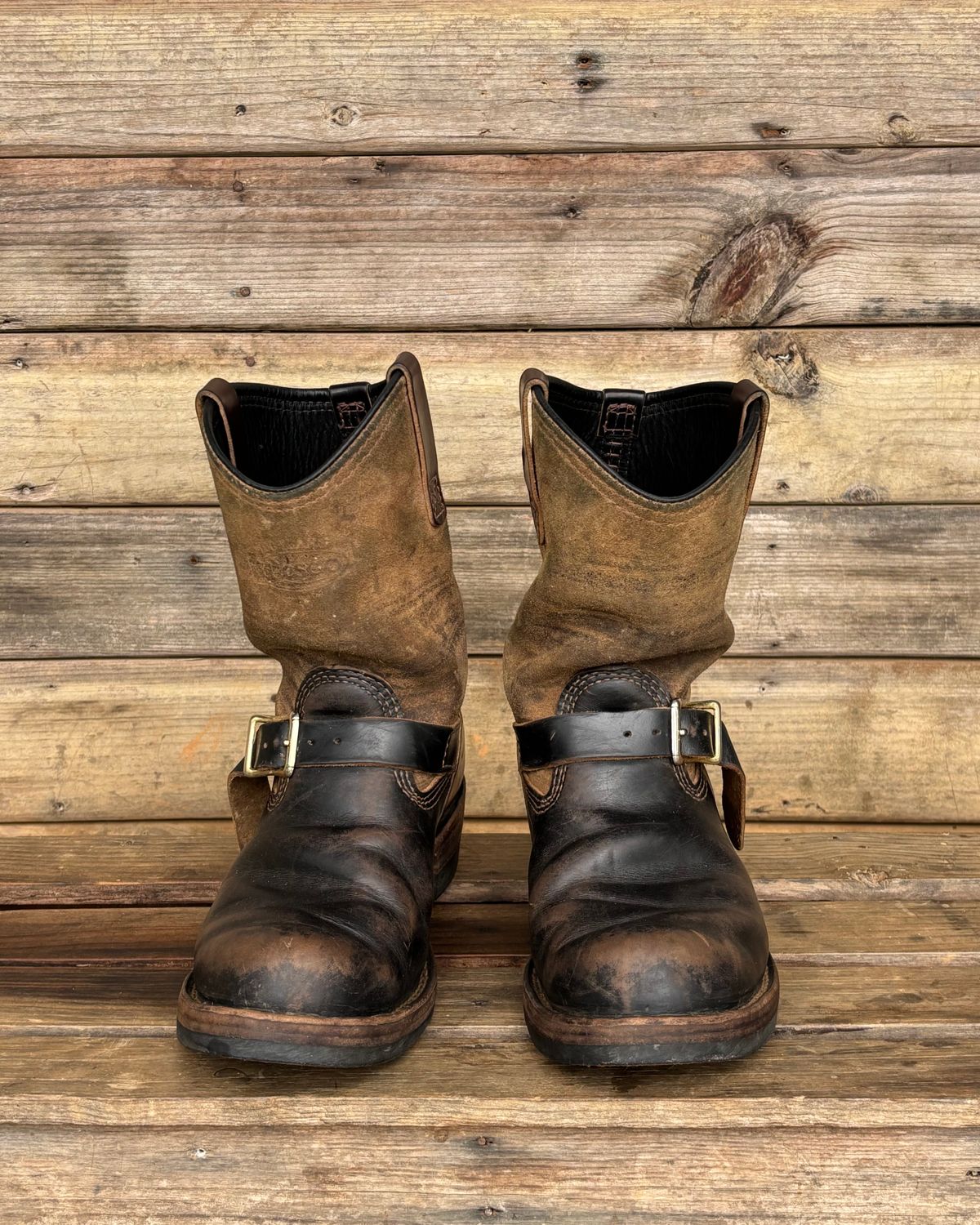 Photo by reothich on November 2, 2025 of the Wesco Morrison in Horween Black Chromexcel Horsehide & Horween Brown Chromexcel Horsehide.