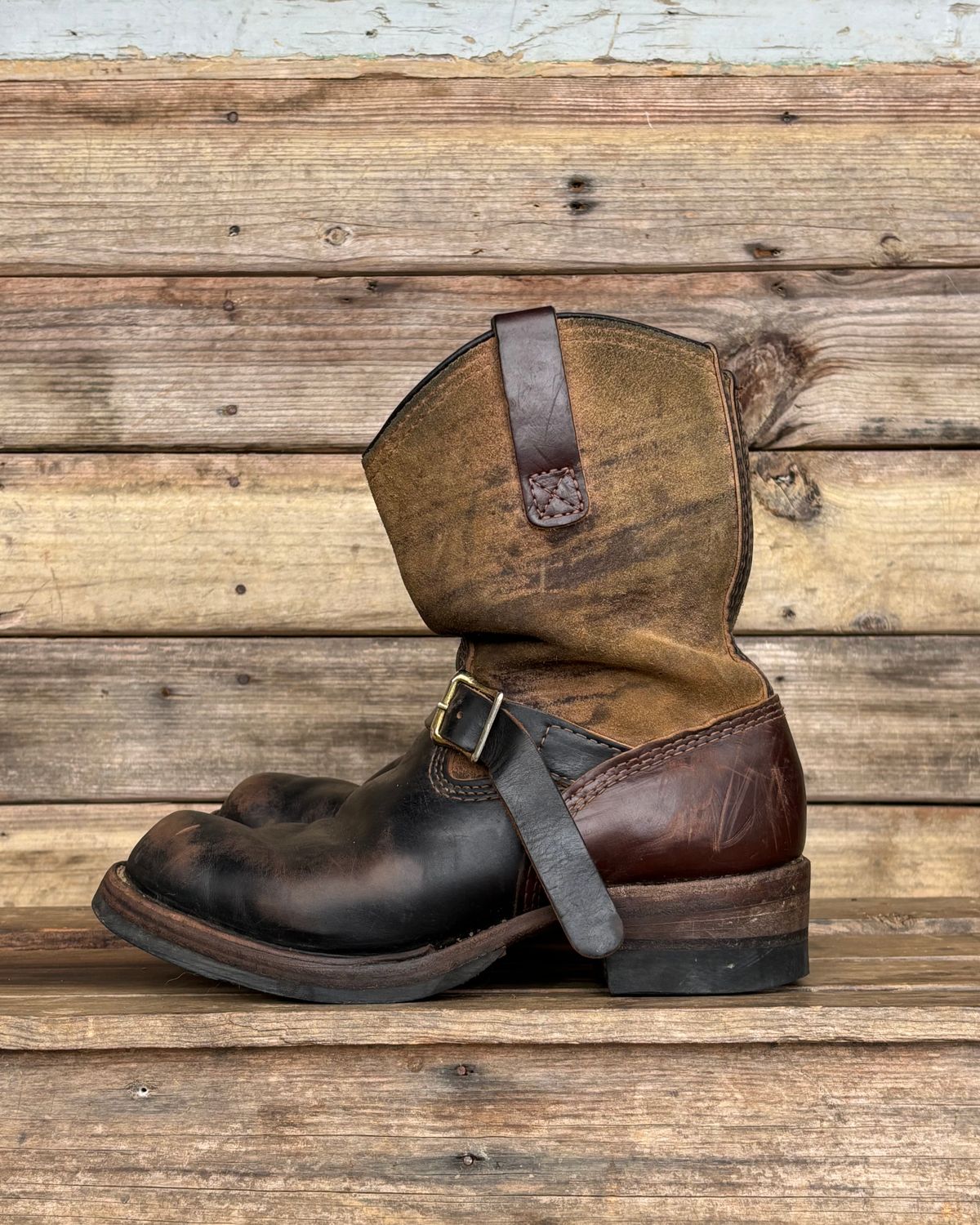 Photo by reothich on November 2, 2025 of the Wesco Morrison in Horween Black Chromexcel Horsehide & Horween Brown Chromexcel Horsehide.