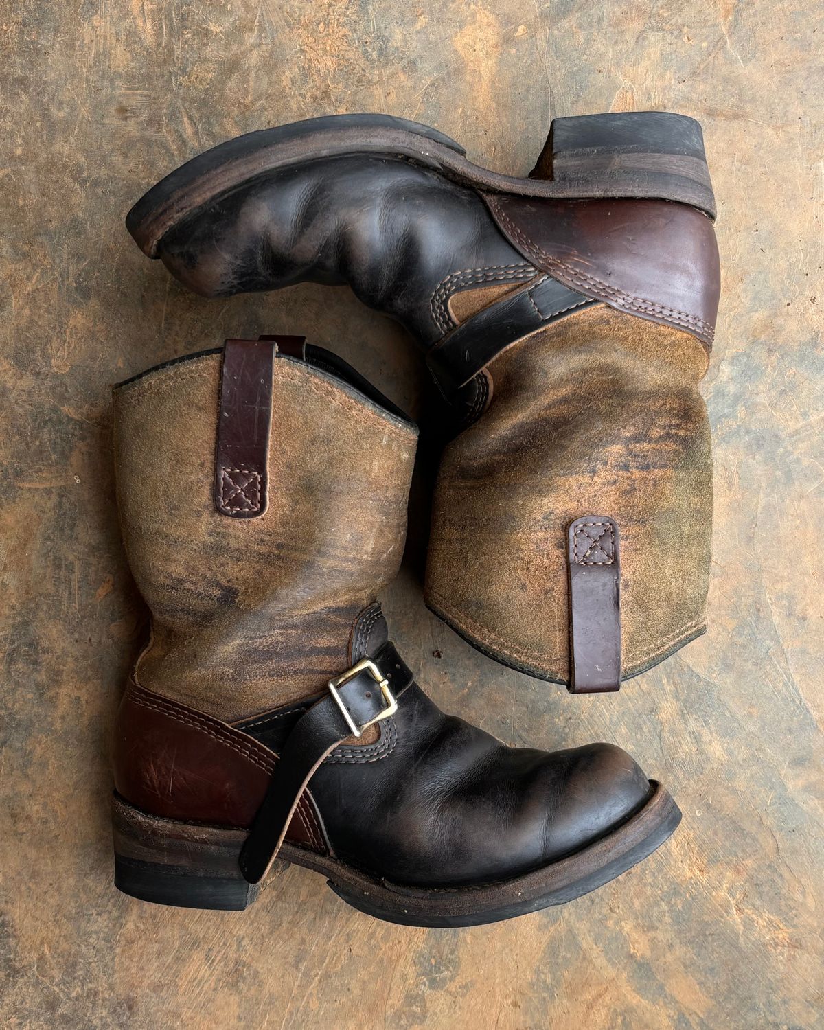 Photo by reothich on November 2, 2025 of the Wesco Morrison in Horween Black Chromexcel Horsehide & Horween Brown Chromexcel Horsehide.