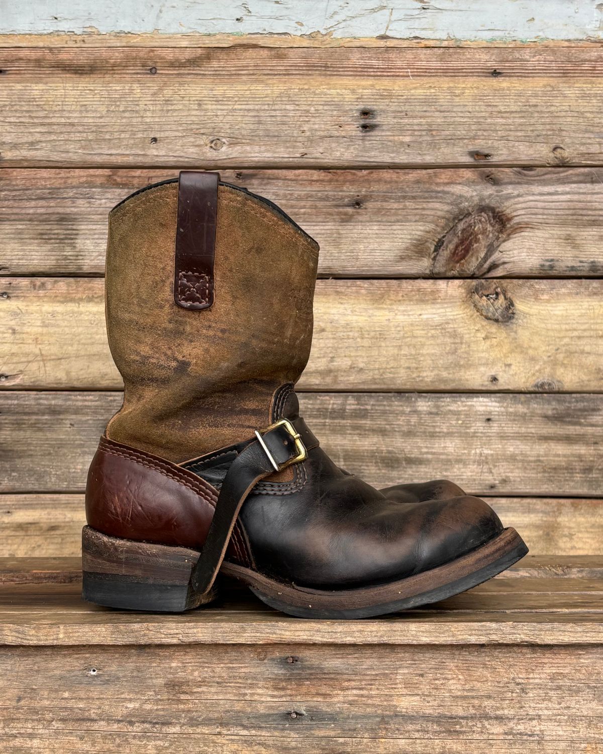 Photo by reothich on November 2, 2025 of the Wesco Morrison in Horween Black Chromexcel Horsehide & Horween Brown Chromexcel Horsehide.