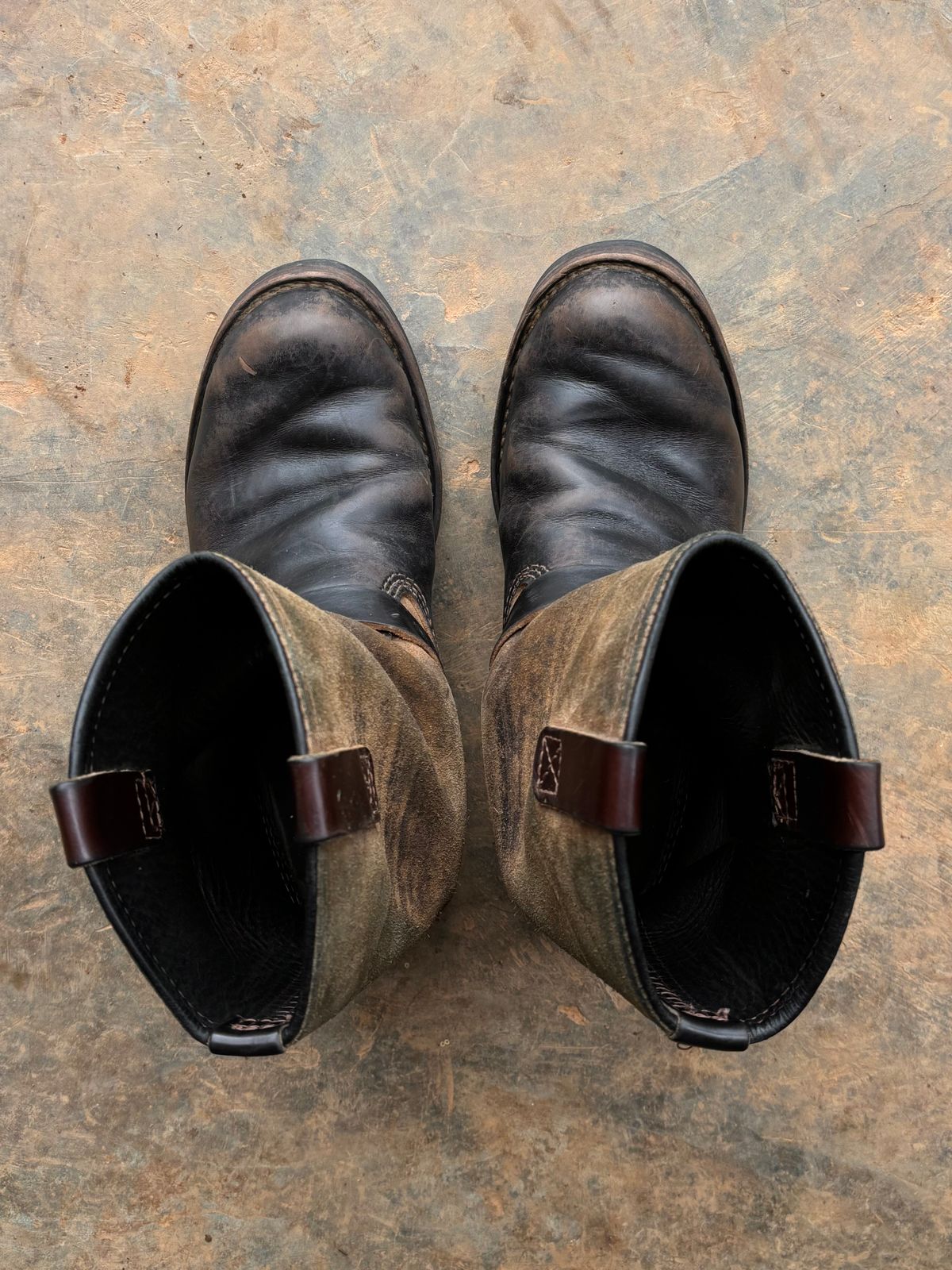 Photo by reothich on November 2, 2025 of the Wesco Morrison in Horween Black Chromexcel Horsehide & Horween Brown Chromexcel Horsehide.
