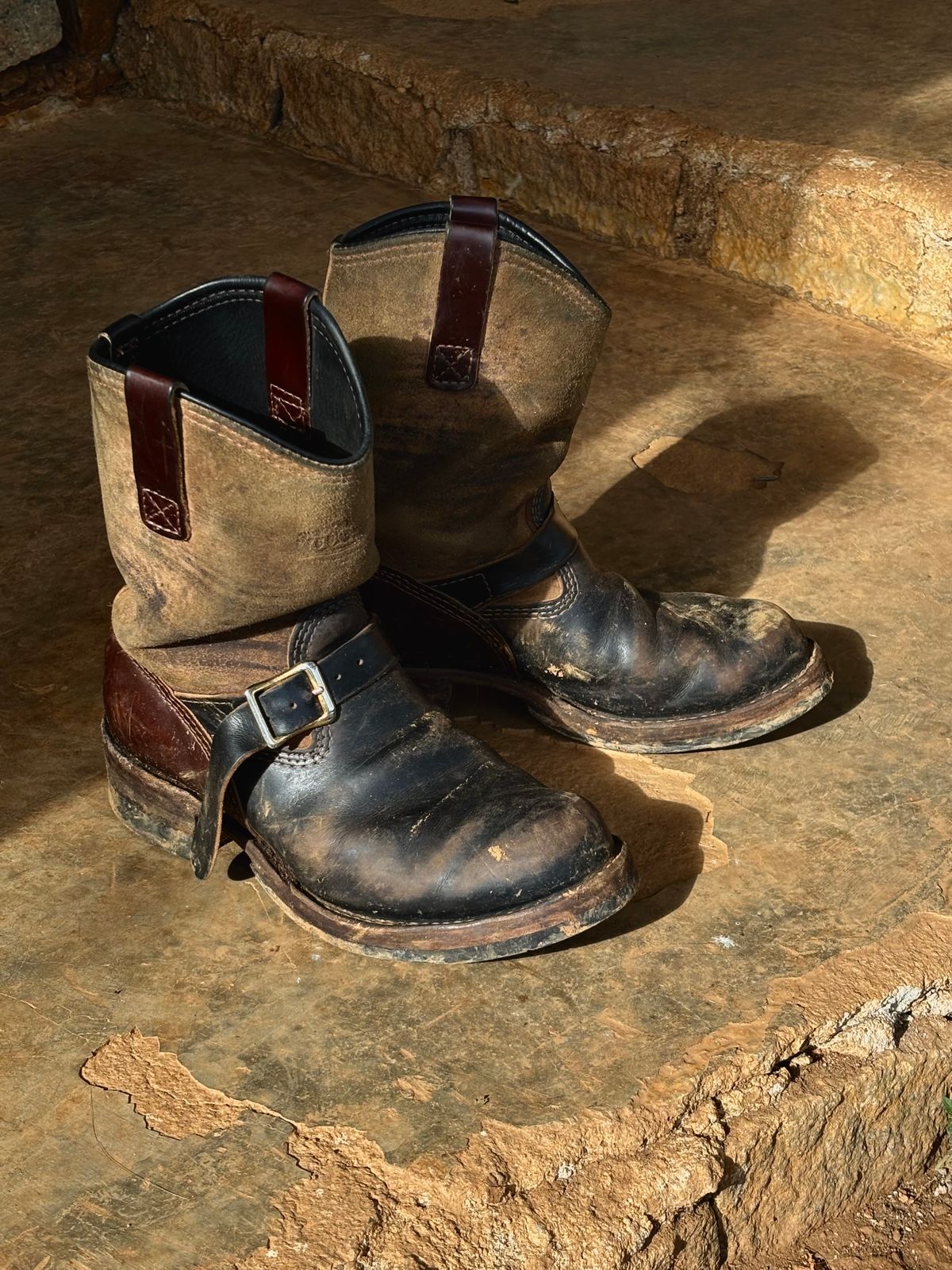 Photo by reothich on November 4, 2025 of the Wesco Morrison in Horween Black Chromexcel Horsehide & Horween Brown Chromexcel Horsehide.