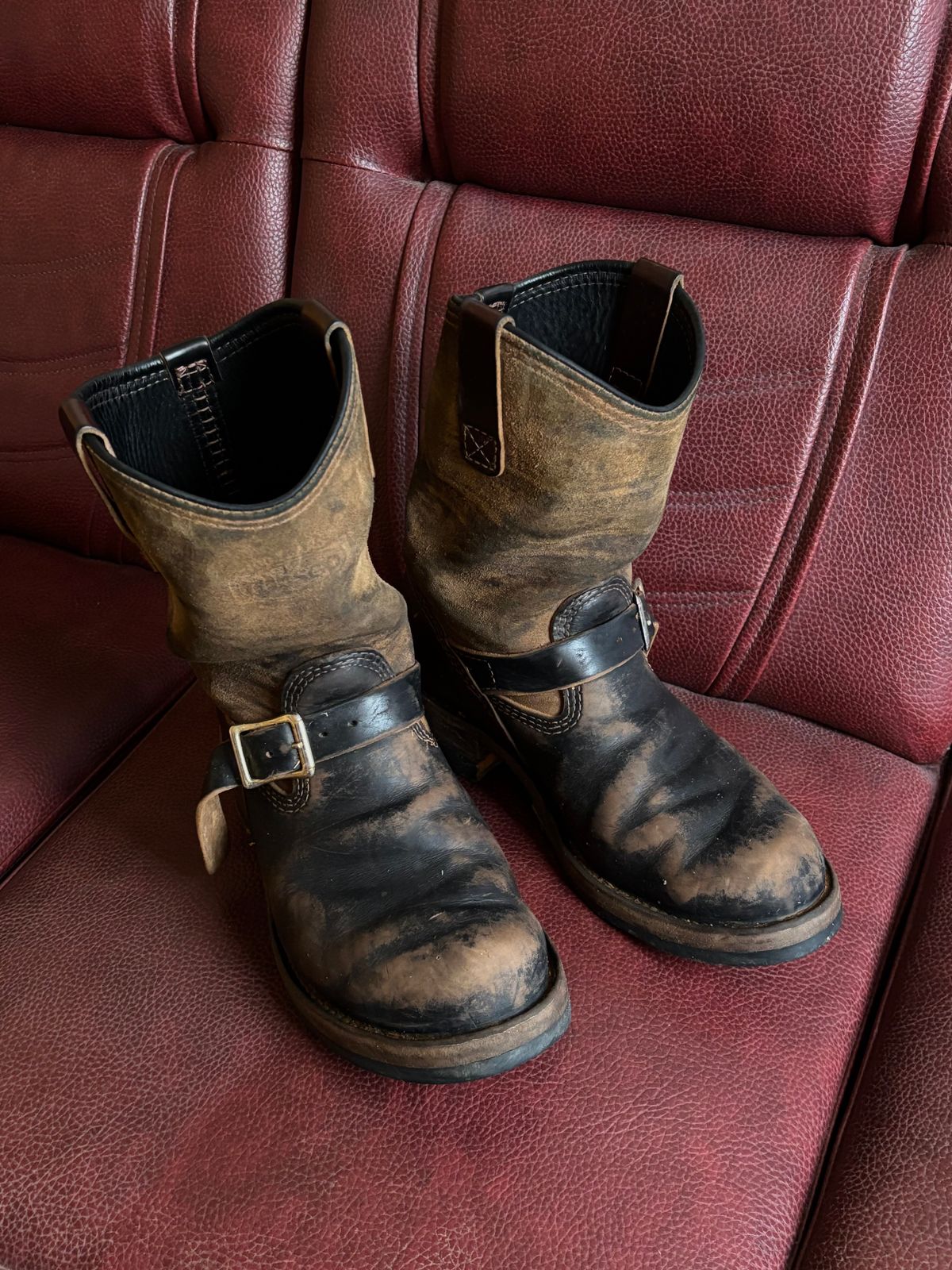 Photo by reothich on November 19, 2025 of the Wesco Morrison in Horween Black Chromexcel Horsehide & Horween Brown Chromexcel Horsehide.