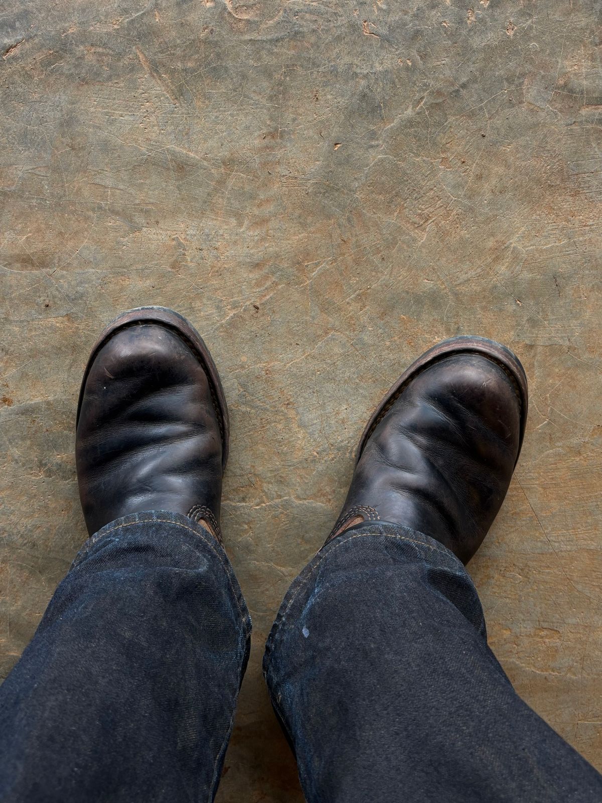 Photo by reothich on December 3, 2025 of the Wesco Morrison in Horween Black Chromexcel Horsehide & Horween Brown Chromexcel Horsehide.