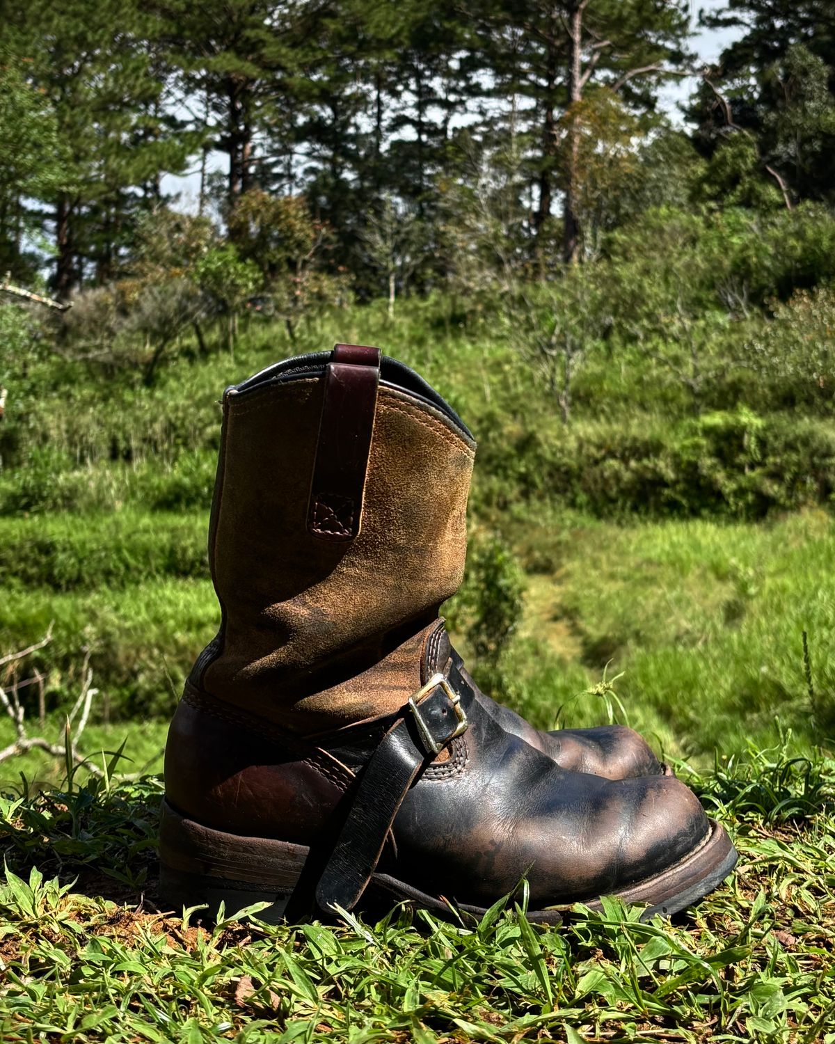 Photo by reothich on December 4, 2025 of the Wesco Morrison in Horween Black Chromexcel Horsehide & Horween Brown Chromexcel Horsehide.