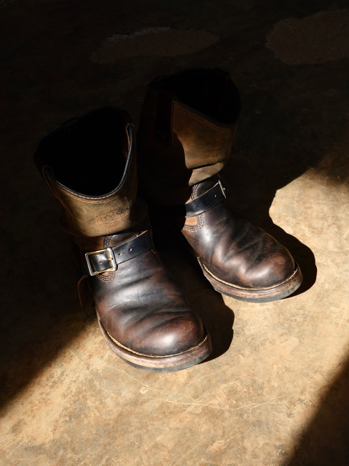 Photo by reothich on January 5, 2026 of the Wesco Morrison in Horween Black Chromexcel Horsehide & Horween Brown Chromexcel Horsehide.