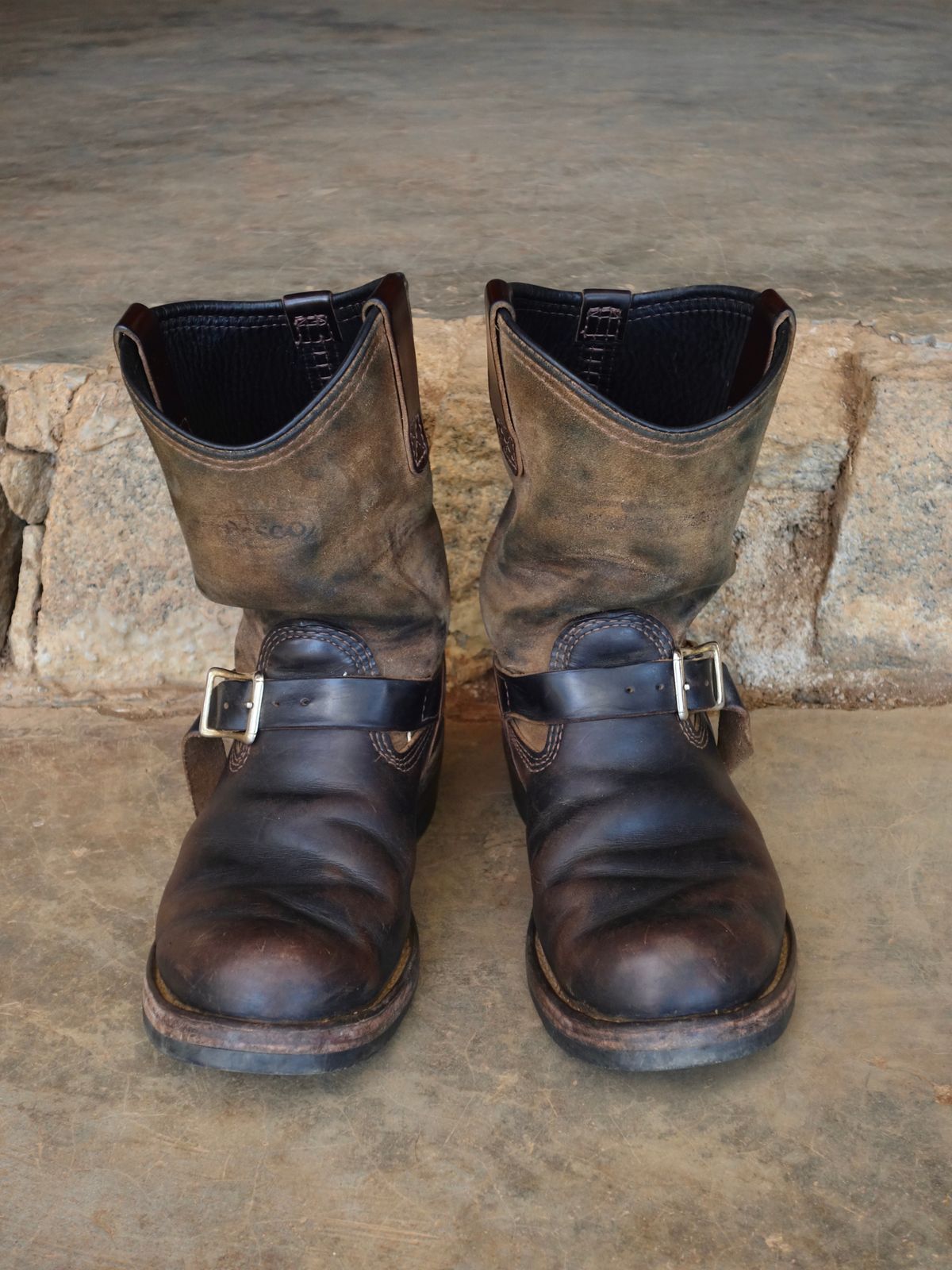 Photo by reothich on January 5, 2026 of the Wesco Morrison in Horween Black Chromexcel Horsehide & Horween Brown Chromexcel Horsehide.